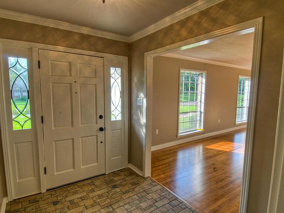 2nd image of 210 Donwood Pl