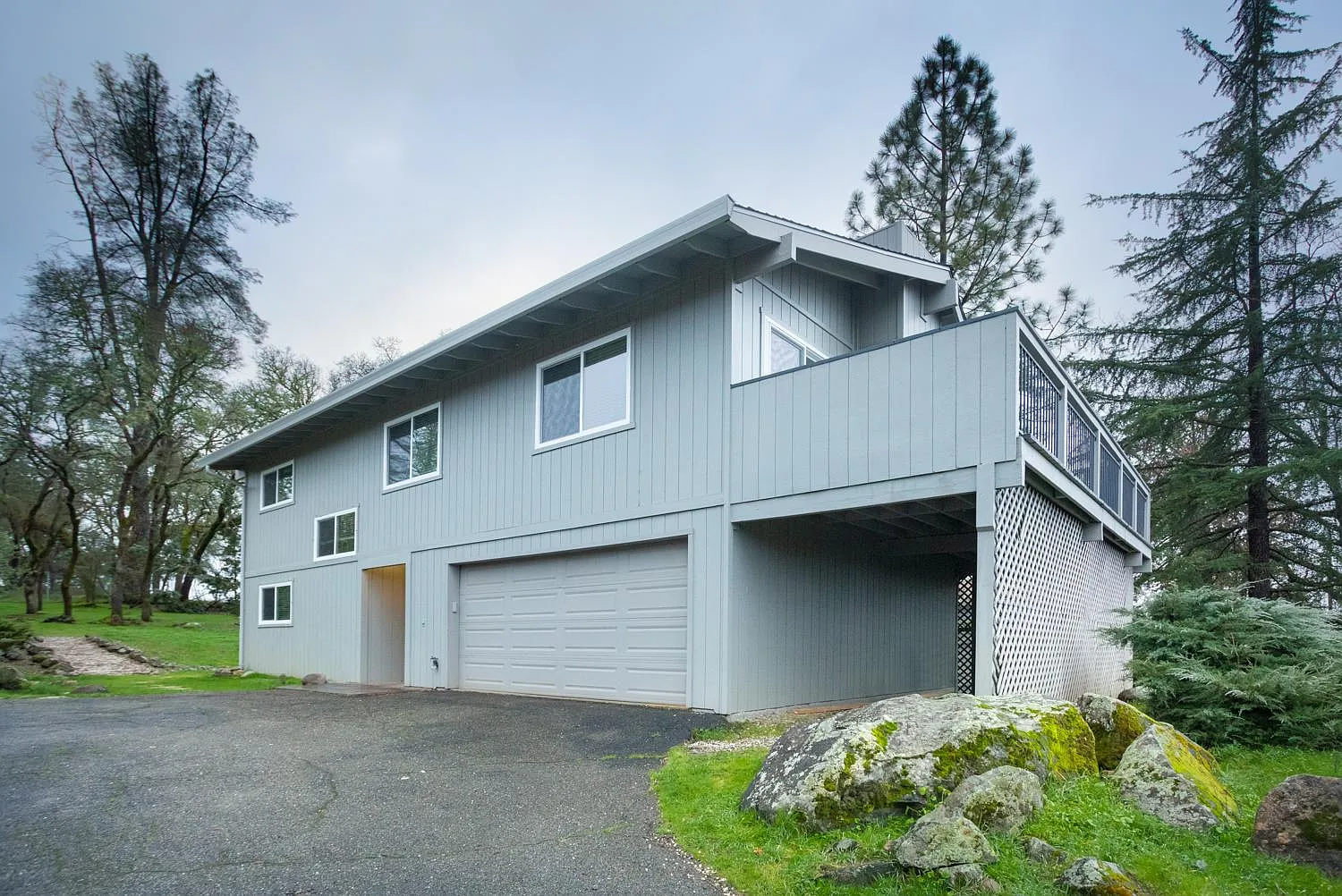18129 Lake Forest Dr photo 1
