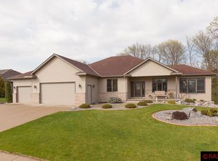 300 Southbrook Cir, Mankato, MN 56001