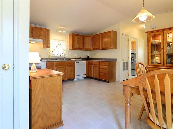4th image of 30 Pitch Pine Pl
