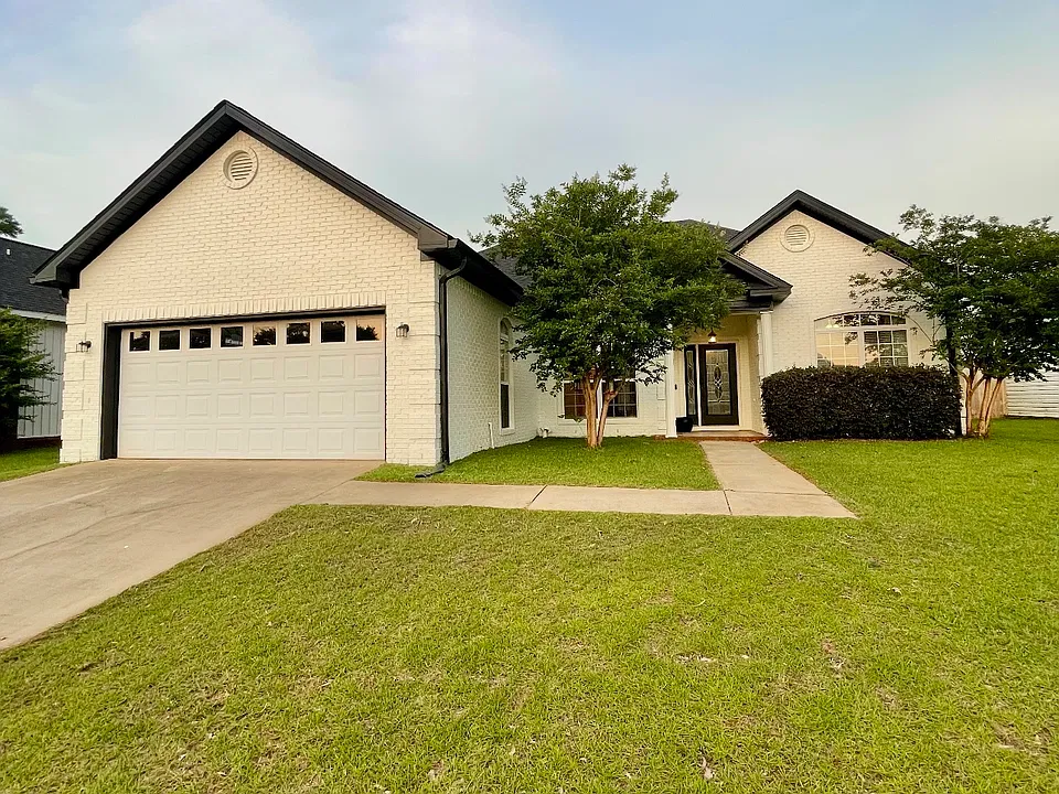 104 Belvedere Ln