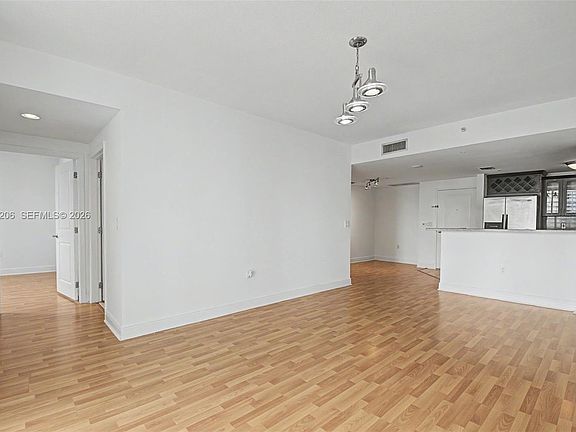 3rd image of 1250 S Miami Ave