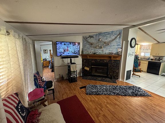 3rd image of 11832 Quincy Dr