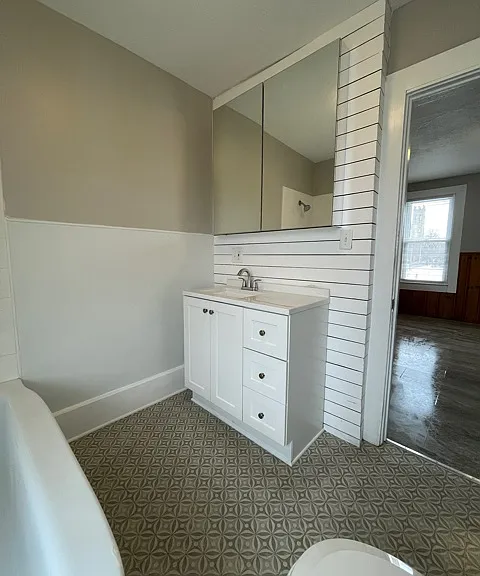 1374 E 41st St #2 — Photo 2