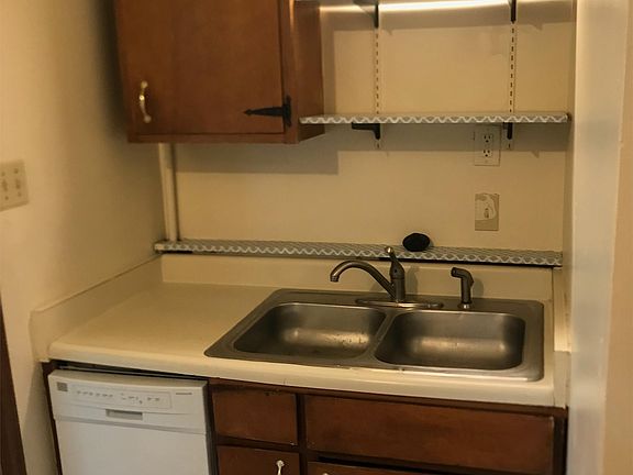 845 18th Street, Apt. B - kitchen sink & dishwasher