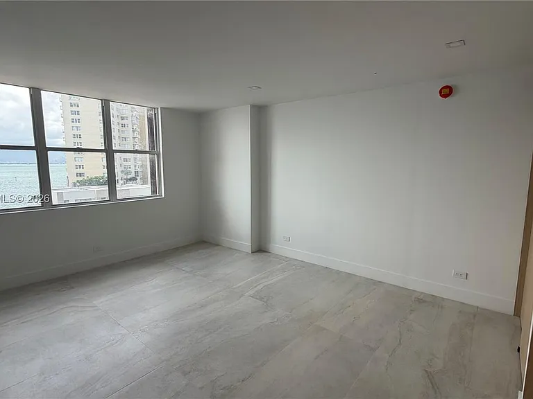 1800 NE 114th St #604 — Photo 9