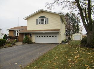 8512 Stringham Dr, Batavia, NY 14020