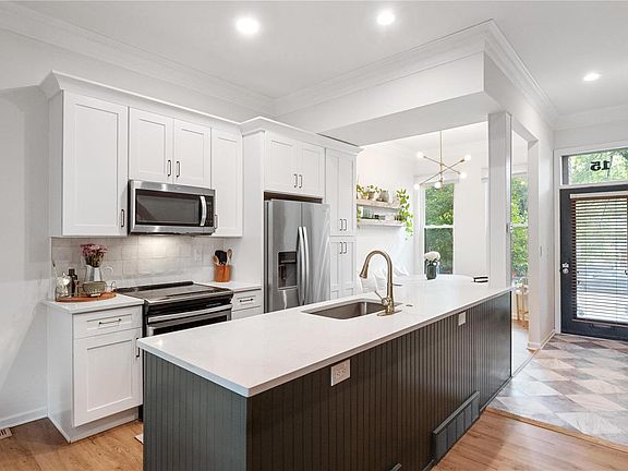 2nd image of 15 N Boyle Ave