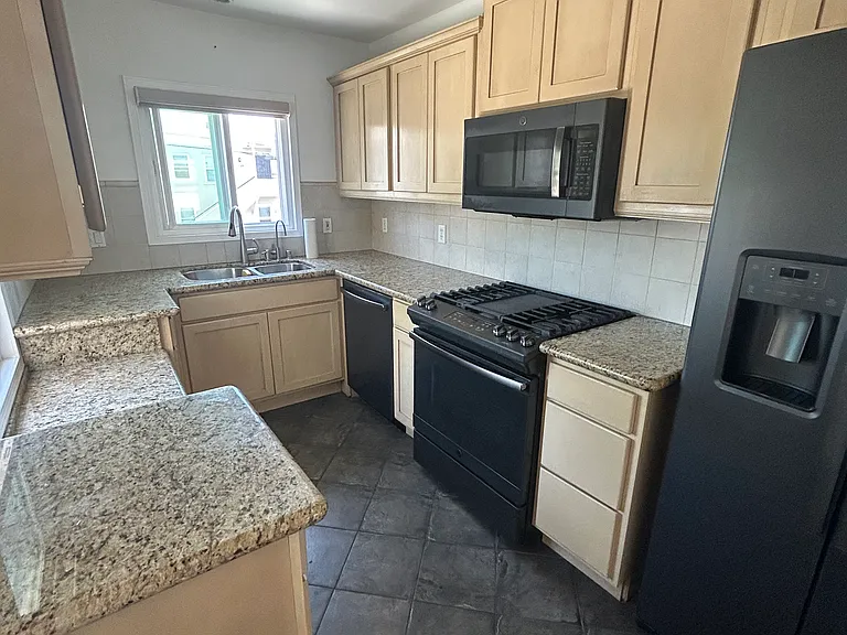 3007 Columbia St — Photo 13