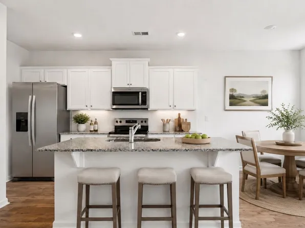 5477 Cypress Cir S, Fulton, GA 30349