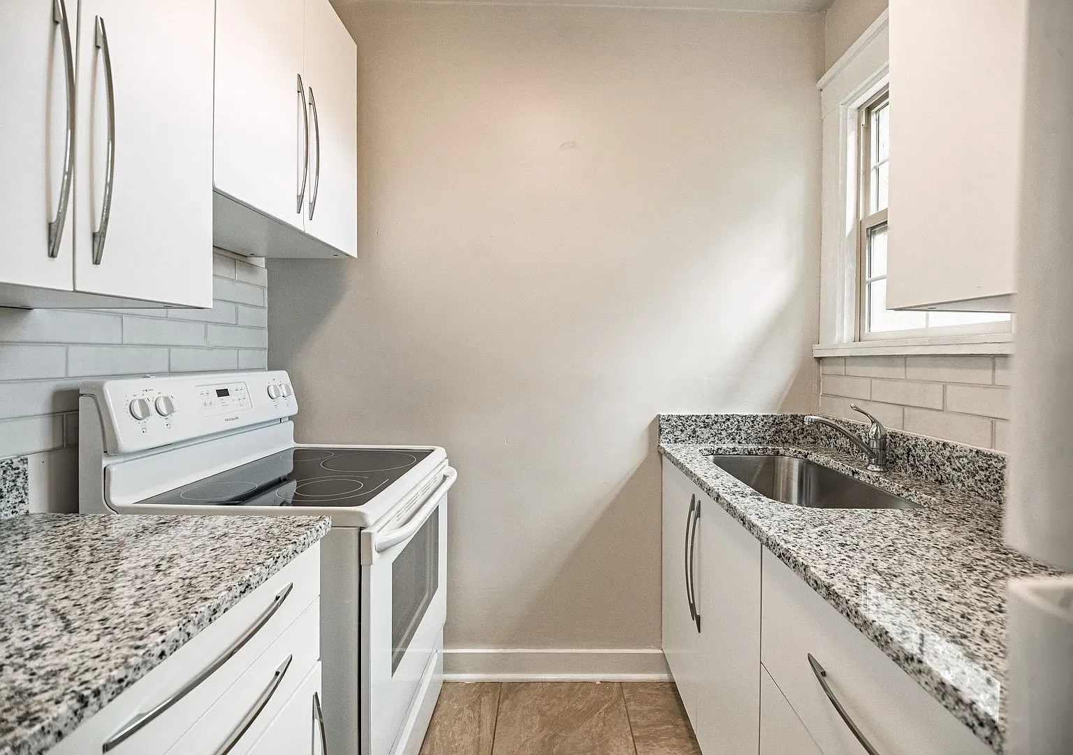 1000 Carteret Ave — Photo 2