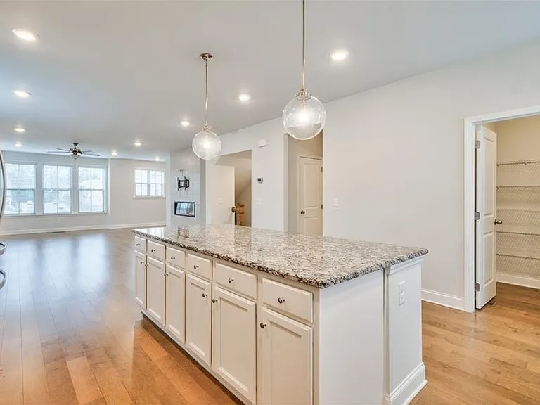 2510 Great Silver Fir Aly — Photo 11