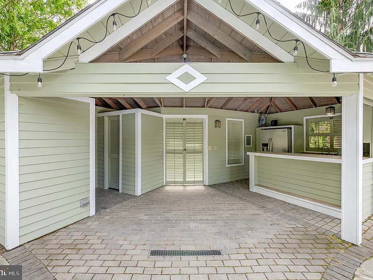 42 Ellsworth Dr — Photo 49