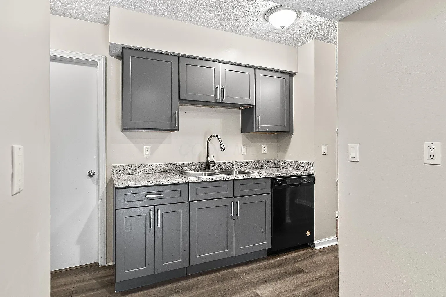 3 bed, 2.5 bath, 1674 sqft, $1,985 — Photo 4
