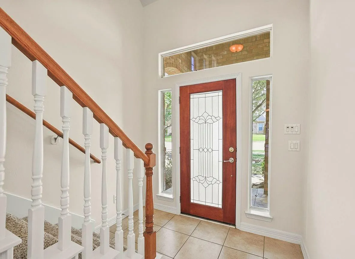 3 bed, 2.5 bath, 2368 sqft, $2,595 — Photo 3