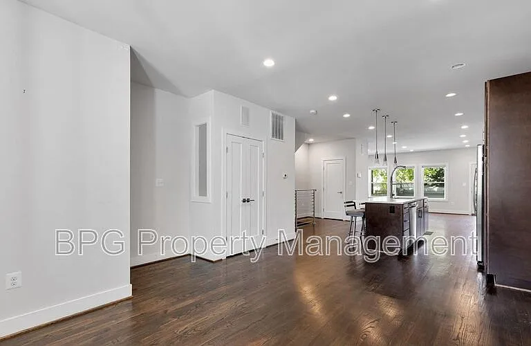 4122 5th St NW #1 — Photo 4