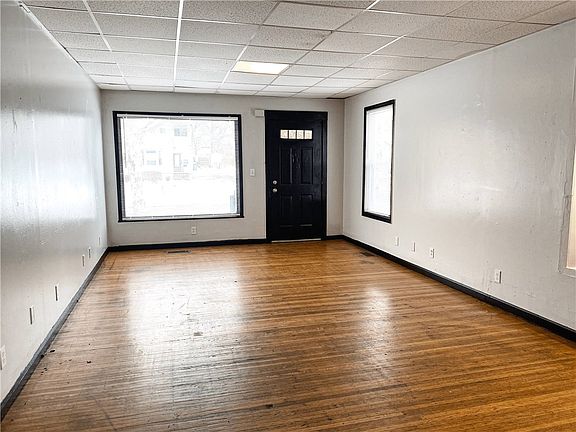 3rd image of 1083 Dewey Ave