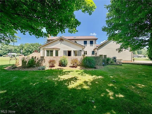 5th image of 8025 Meadowood Dr