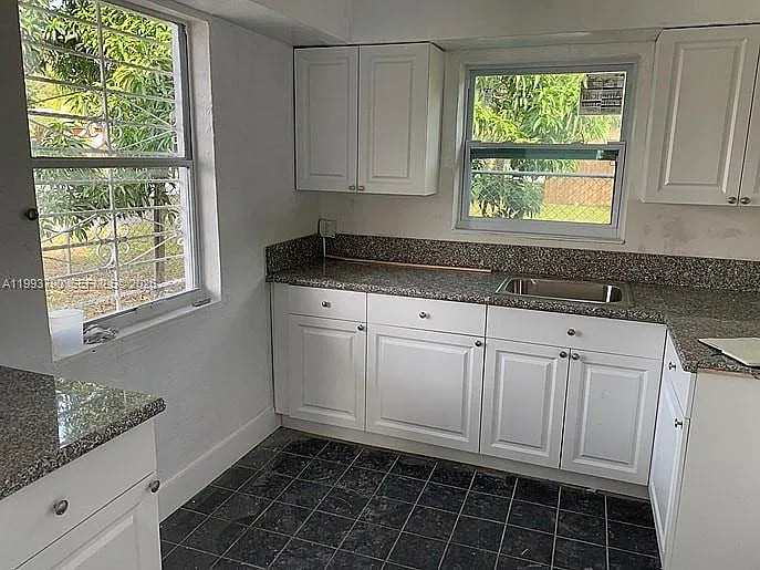 10 NW 28th Way — Photo 8