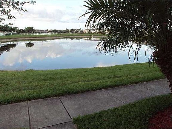 2nd image of 1826 Pointe West Way