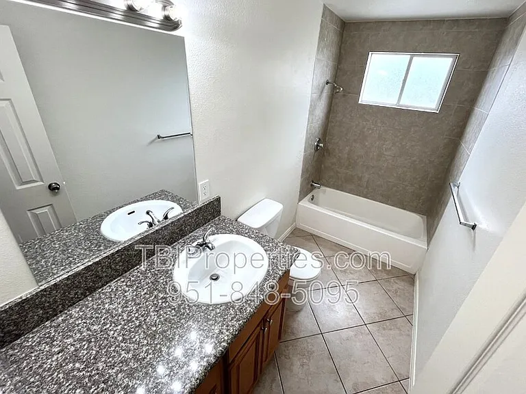 1656 Bryn Mawr Ct — Photo 2