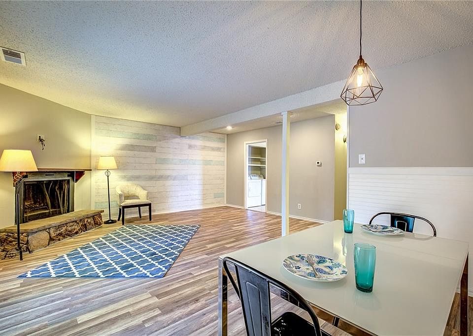 1st image of 105 Trellis Pl #105