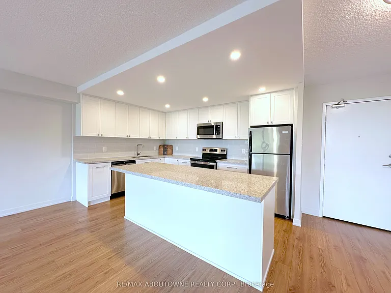 165 La Rose Ave #508 — Photo 2