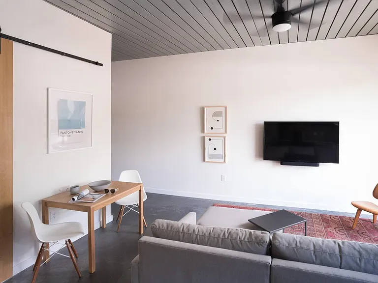 620 Glen Iris Dr NE #518 — Photo 2