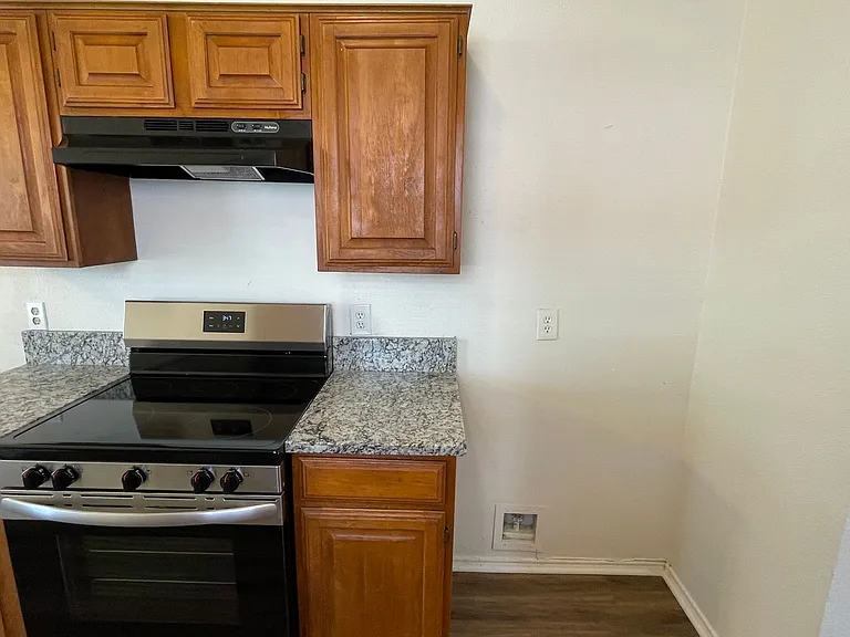 923 Simon Dr — Photo 8