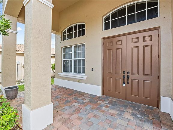 3rd image of 2166 SW NEWPORT ISLES Boulevard