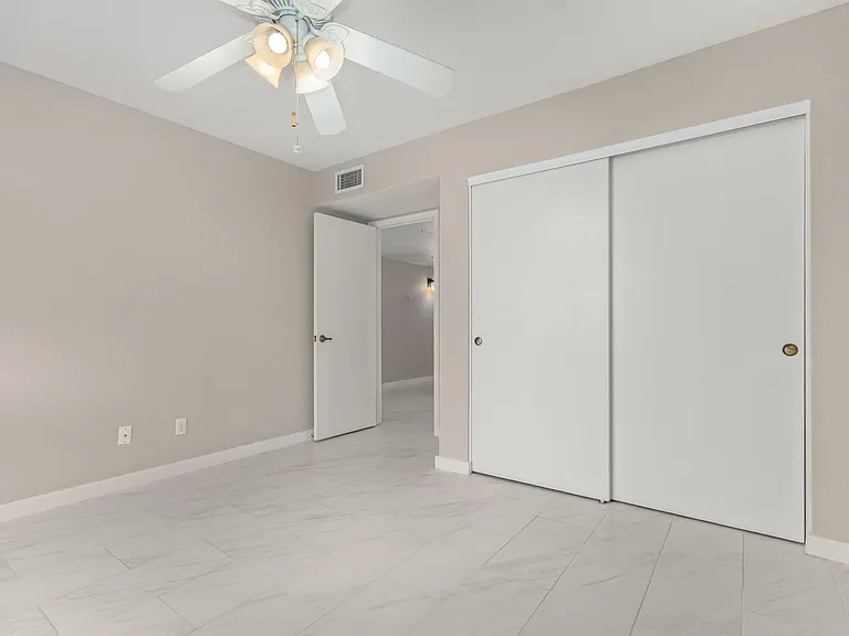 9138 E Davenport Dr — Photo 23