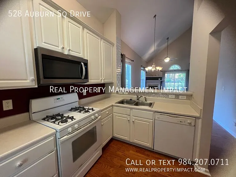 528 Auburn Square Dr — Photo 6