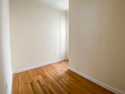 Rented by Kahen Properties | media 8