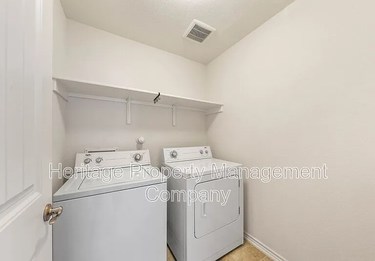 7347 Bluebonnet Bay — Photo 37