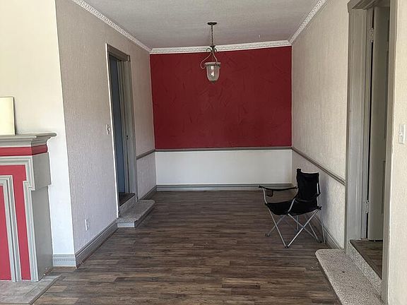 4th image of 2305 30th St