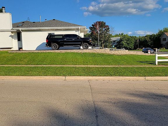 4th image of 3443 Valley Woods Dr