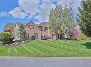 2073 Fieldstone Dr, Bethlehem, PA 18015