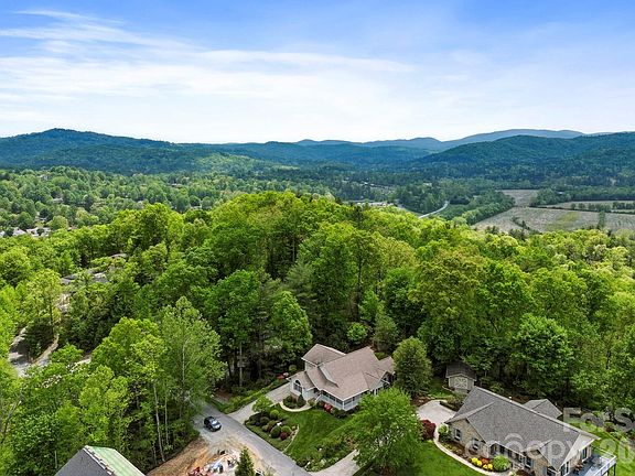 4th image of 310 Windy Knoll Dr