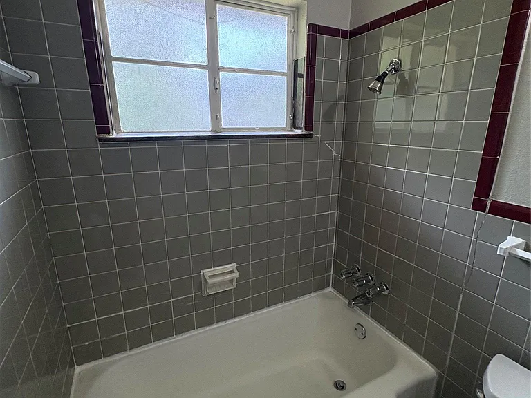 1307 Corona Dr — Photo 16