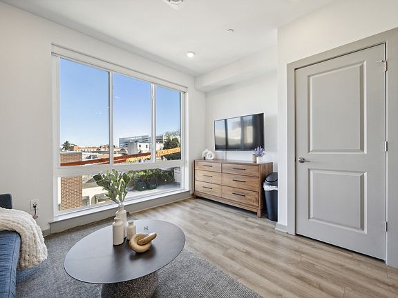 5th image of 4014 Ludlow St Unit 305