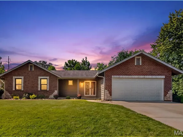 19 Novella Dr, Saint Peters, MO 63376