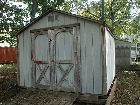 5th image of 221 Tulsa Trl