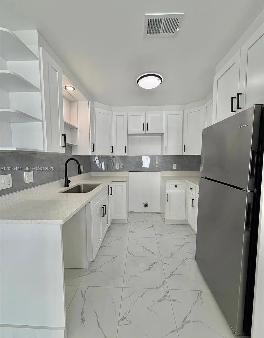 Crystal View Townhomes — Photo 3