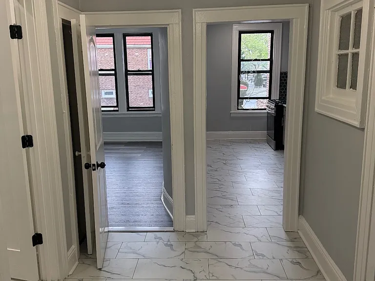 216-17 Linden Blvd — Photo 3