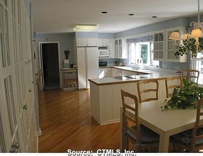 Eat-in kitchen