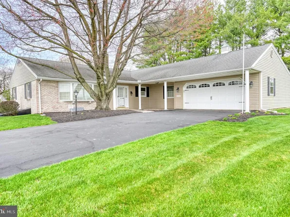 601 N College St, Myerstown, PA 17067