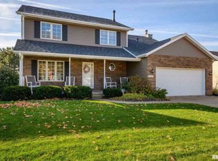 2239 Lindenwood Dr, Bettendorf, IA