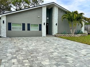 293 Whisper Lake Rd, Palm Harbor, FL 34683