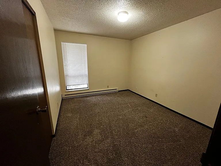 230 W Broadway St — Photo 6