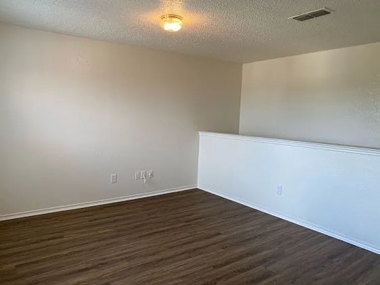 1101 Mustang Ridge Dr — Photo 17